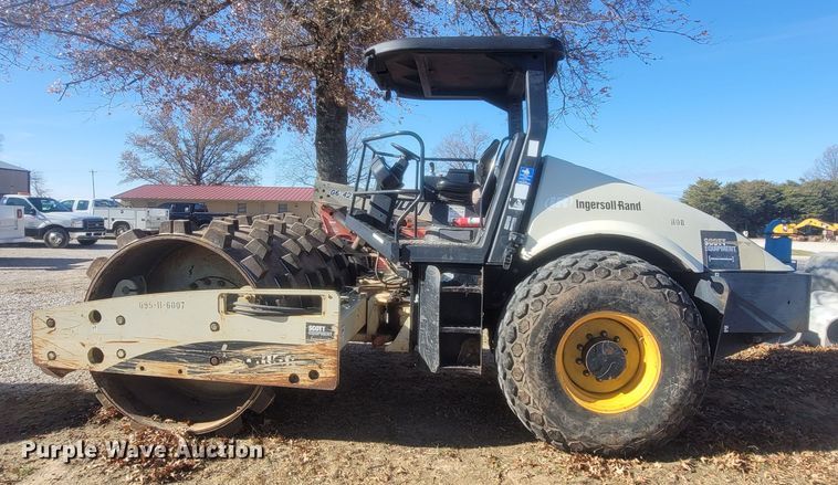 image for item MH9579 2006 Ingersoll Rand SD-100D TF  single drum vibratory roller