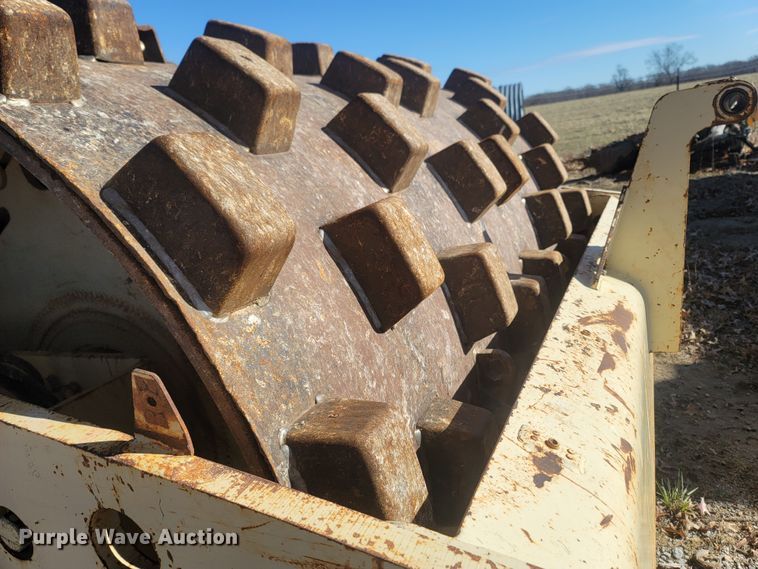 image for item MH9579 2006 Ingersoll Rand SD-100D TF  single drum vibratory roller