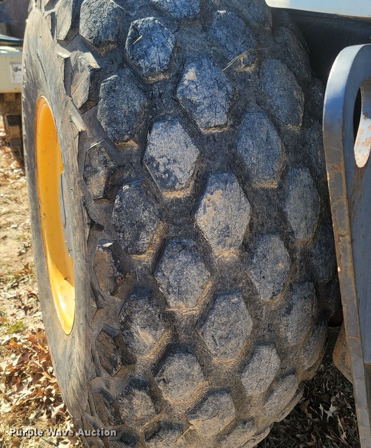 image for item MH9579 2006 Ingersoll Rand SD-100D TF  single drum vibratory roller