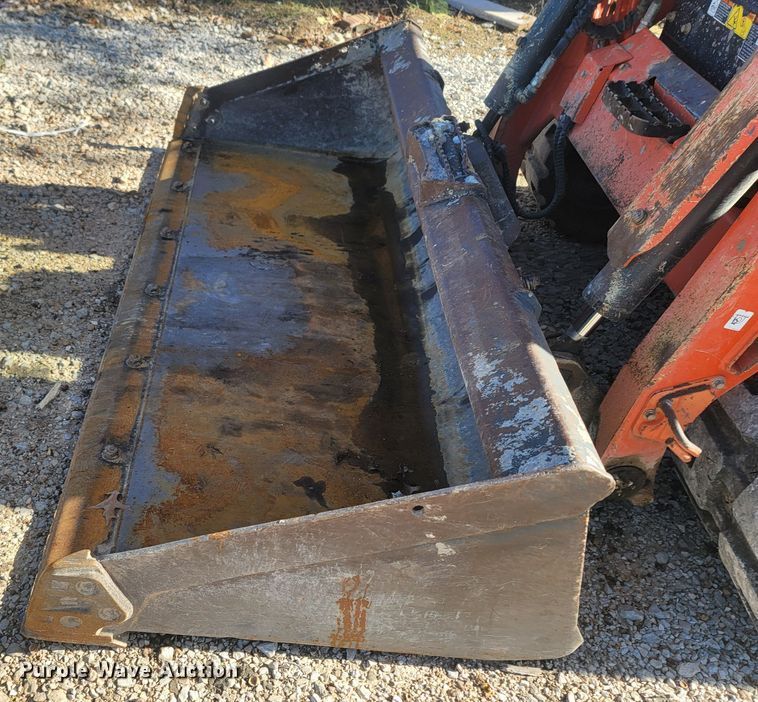 image for item MH9581 2015 Kubota SVL90-2  tracked skid steer loader