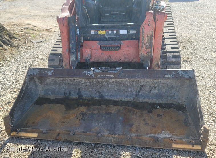 image for item MH9581 2015 Kubota SVL90-2  tracked skid steer loader