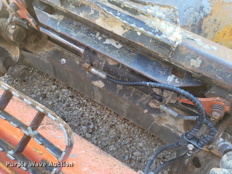 image for item MH9581 2015 Kubota SVL90-2  tracked skid steer loader