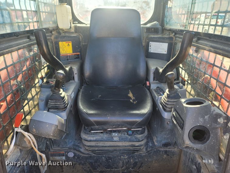 image for item MH9581 2015 Kubota SVL90-2  tracked skid steer loader