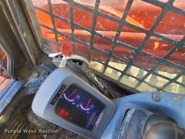 image for item MH9581 2015 Kubota SVL90-2  tracked skid steer loader