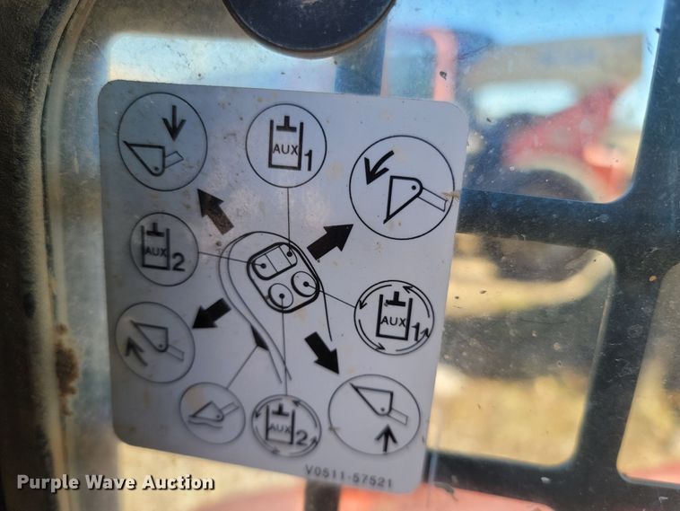 image for item MH9581 2015 Kubota SVL90-2  tracked skid steer loader