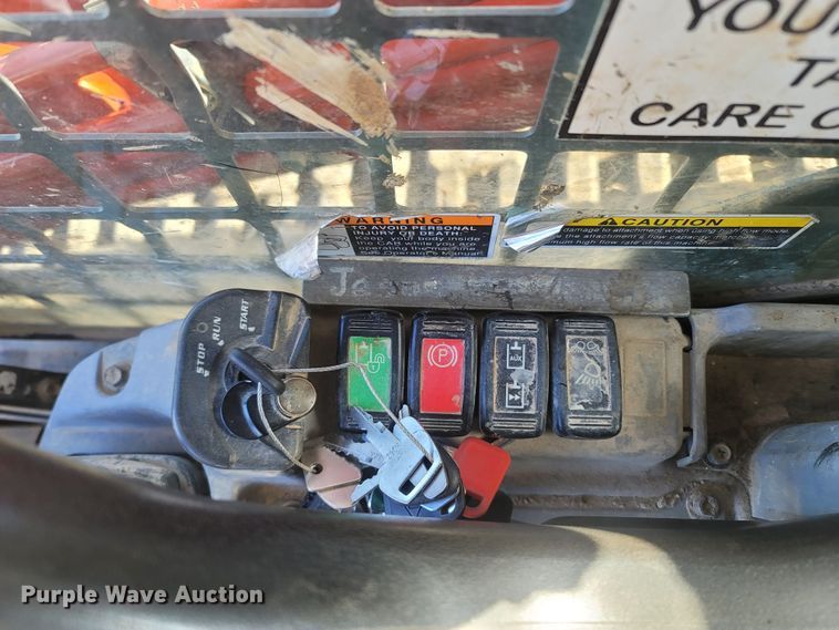 image for item MH9581 2015 Kubota SVL90-2  tracked skid steer loader