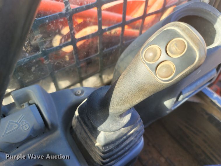 image for item MH9581 2015 Kubota SVL90-2  tracked skid steer loader