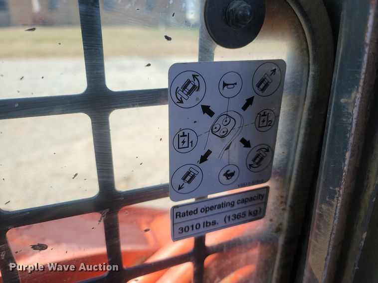 image for item MH9581 2015 Kubota SVL90-2  tracked skid steer loader