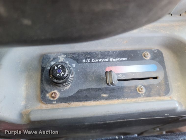 image for item MH9581 2015 Kubota SVL90-2  tracked skid steer loader