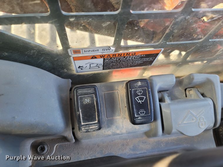 image for item MH9581 2015 Kubota SVL90-2  tracked skid steer loader