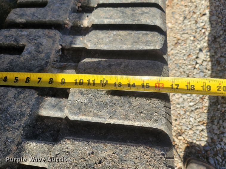 image for item MH9581 2015 Kubota SVL90-2  tracked skid steer loader