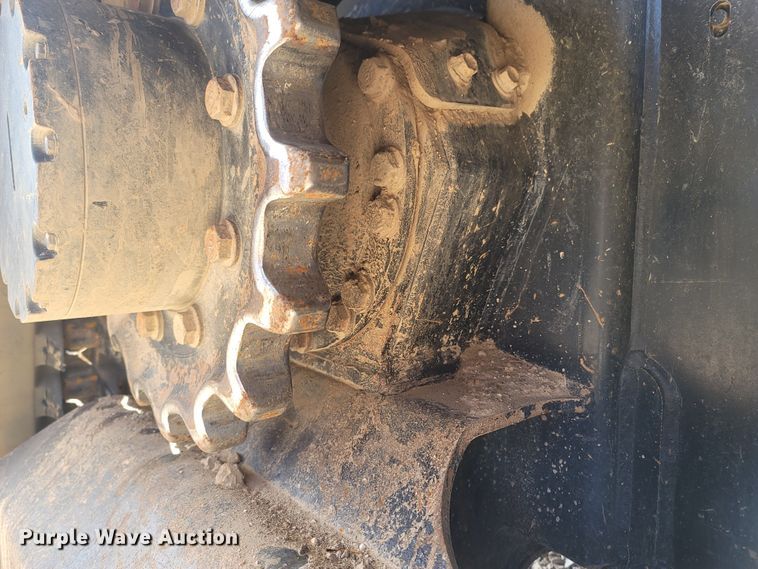 image for item MH9581 2015 Kubota SVL90-2  tracked skid steer loader