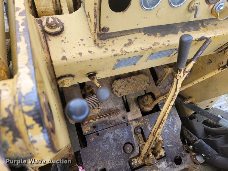 image for item MH9586 Allis-Chalmers 6G  track loader