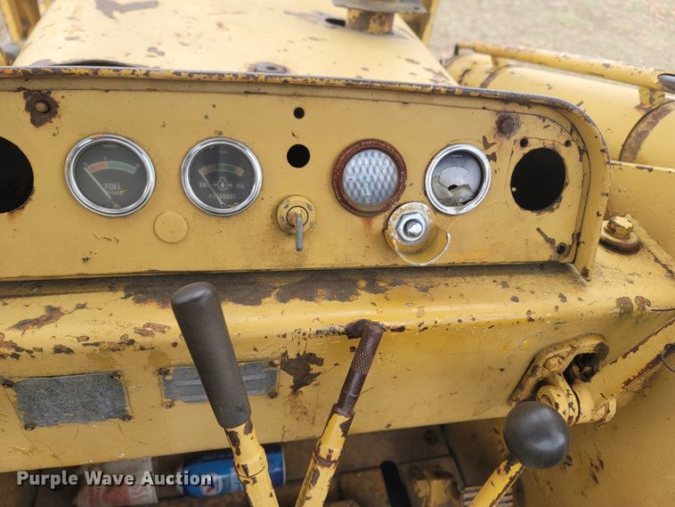image for item MH9586 Allis-Chalmers 6G  track loader