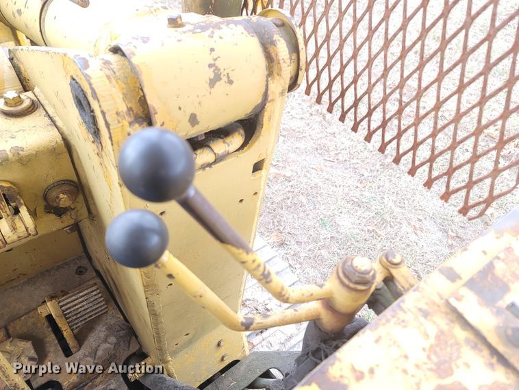 image for item MH9586 Allis-Chalmers 6G  track loader