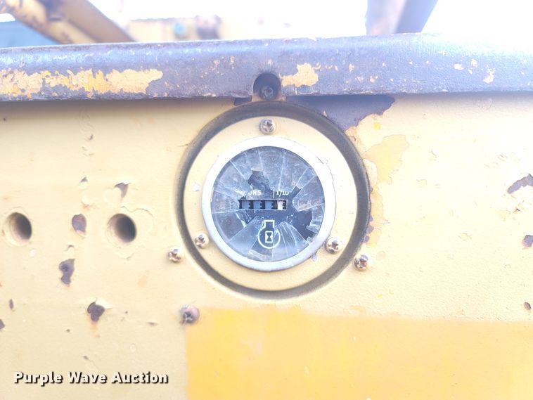 image for item MH9586 Allis-Chalmers 6G  track loader