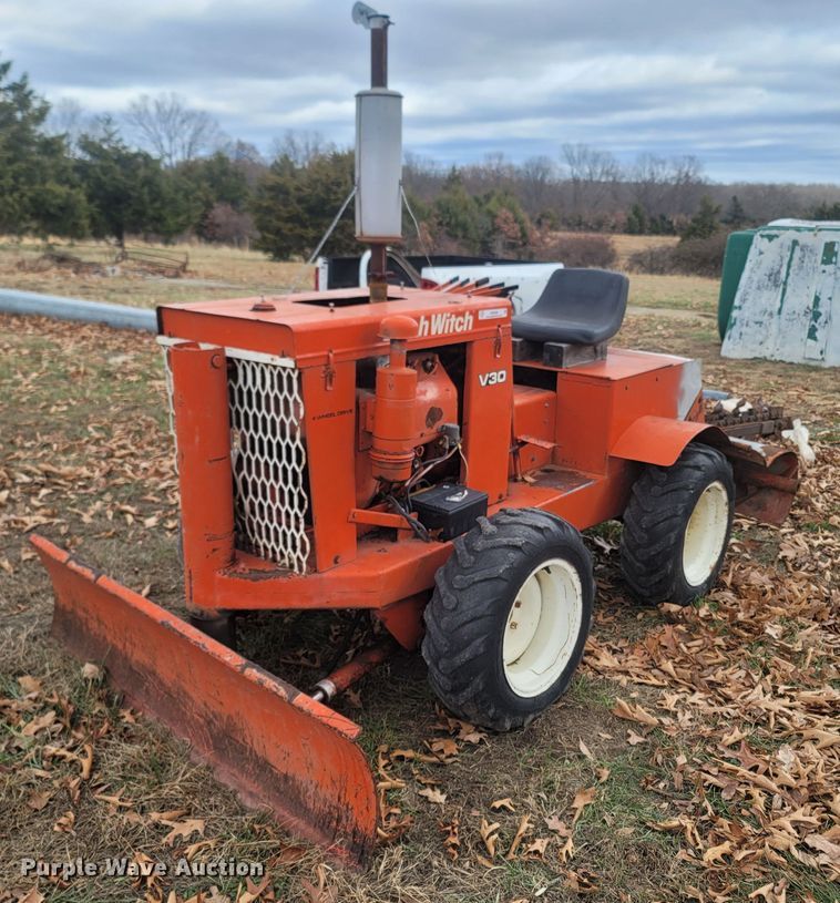 image for item MH9590 Ditch Witch V30  trencher