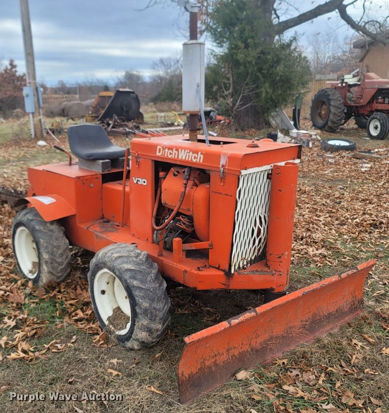 image for item MH9590 Ditch Witch V30  trencher