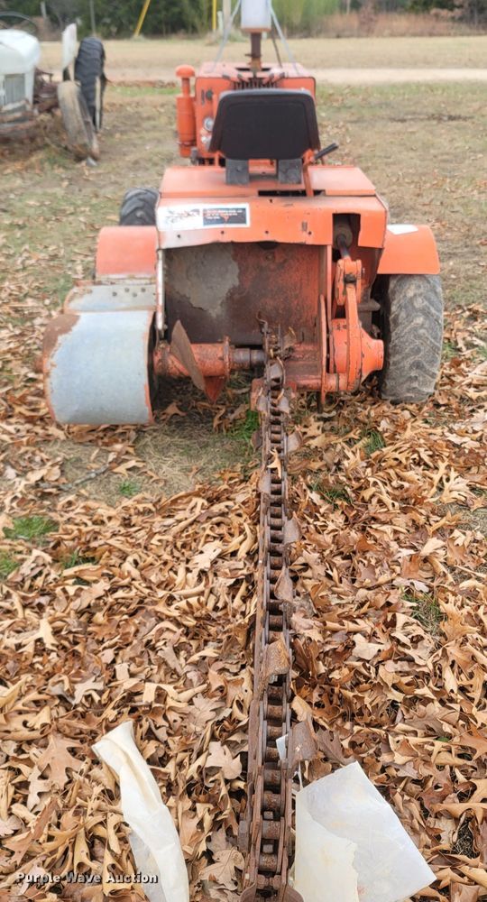 image for item MH9590 Ditch Witch V30  trencher