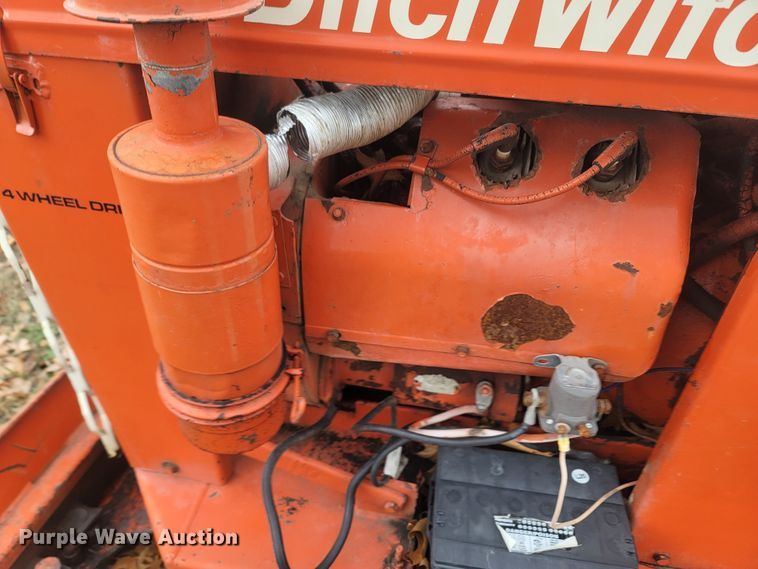 image for item MH9590 Ditch Witch V30  trencher