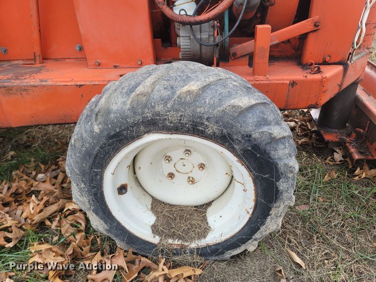 image for item MH9590 Ditch Witch V30  trencher