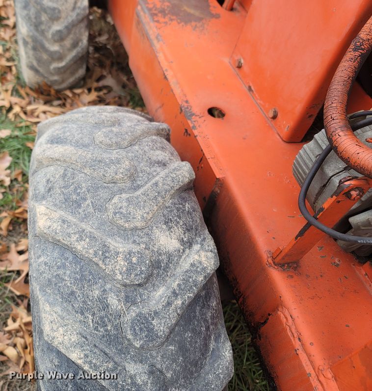 image for item MH9590 Ditch Witch V30  trencher