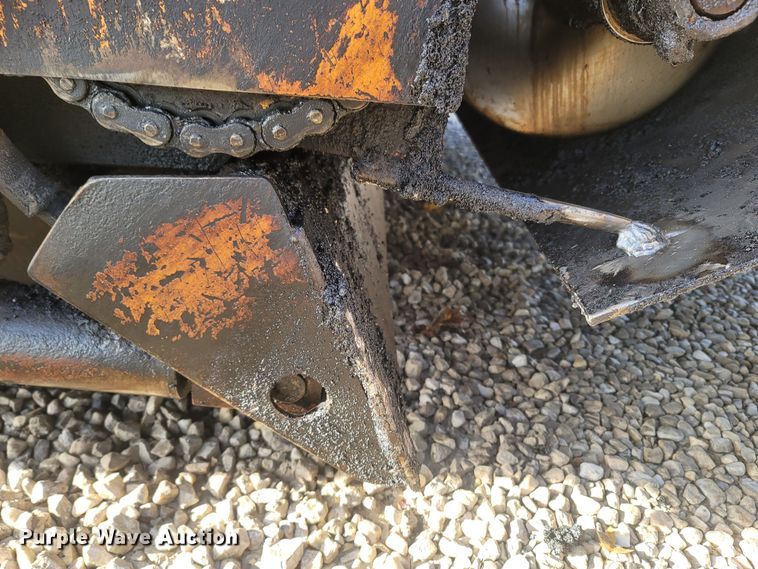 image for item MH9604 2006 LeeBoy 8515R  paver