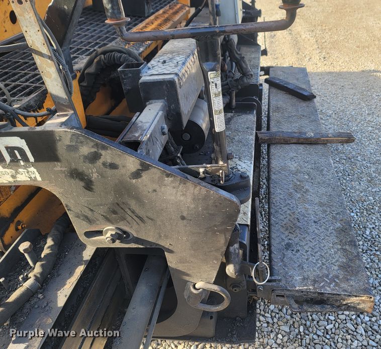 image for item MH9604 2006 LeeBoy 8515R  paver