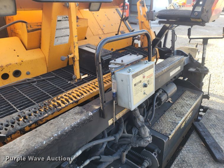 image for item MH9604 2006 LeeBoy 8515R  paver