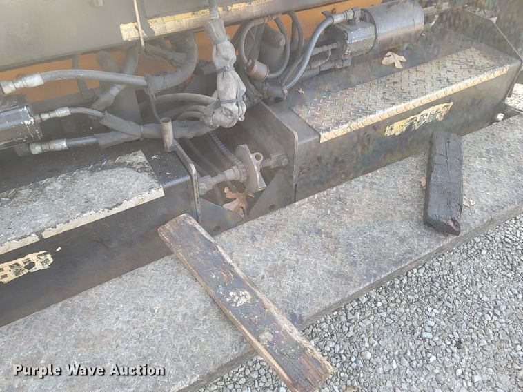 image for item MH9604 2006 LeeBoy 8515R  paver