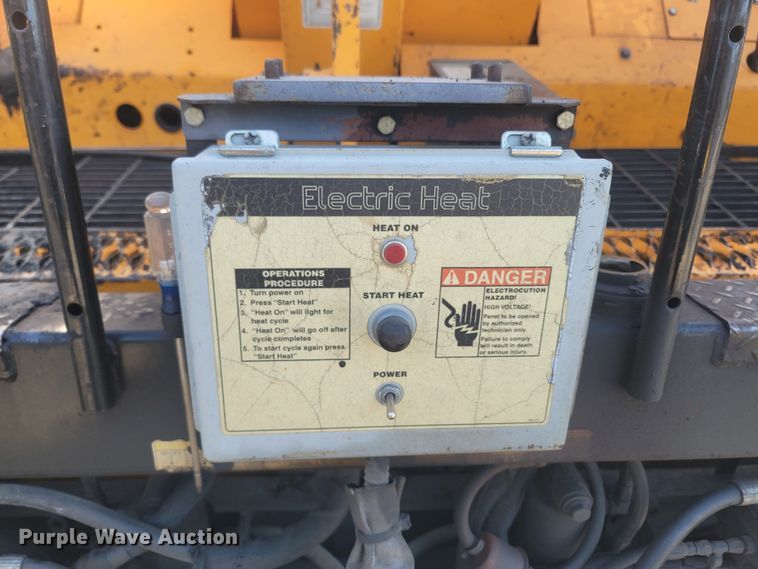 image for item MH9604 2006 LeeBoy 8515R  paver