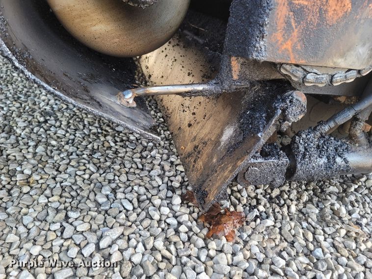 image for item MH9604 2006 LeeBoy 8515R  paver