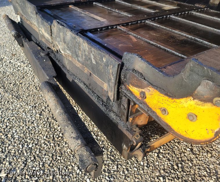 image for item MH9604 2006 LeeBoy 8515R  paver