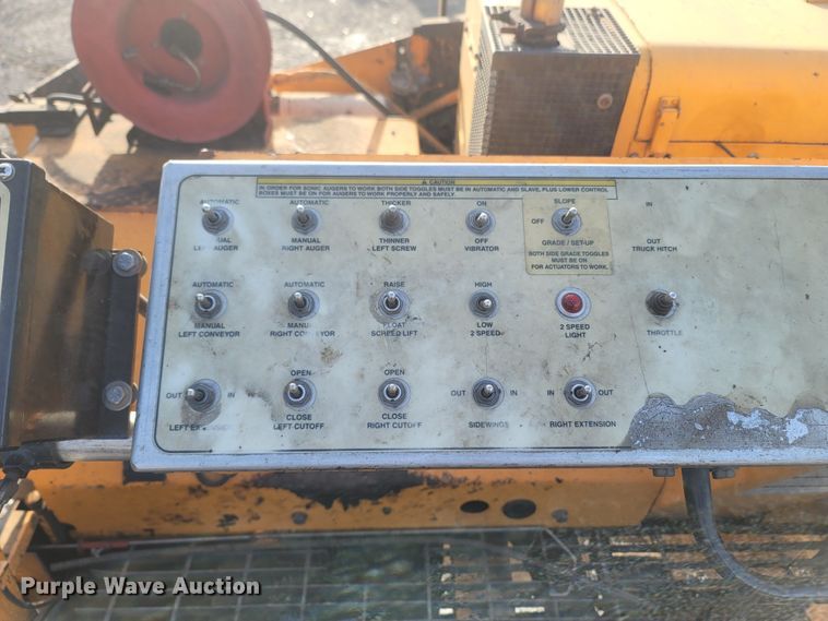 image for item MH9604 2006 LeeBoy 8515R  paver