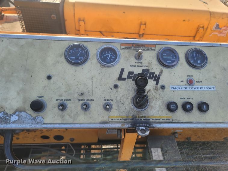 image for item MH9604 2006 LeeBoy 8515R  paver