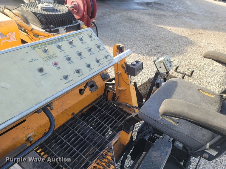 image for item MH9604 2006 LeeBoy 8515R  paver