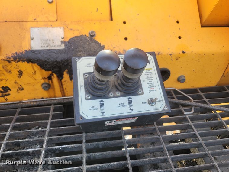 image for item MH9604 2006 LeeBoy 8515R  paver