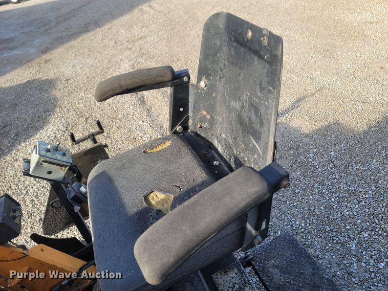 image for item MH9604 2006 LeeBoy 8515R  paver