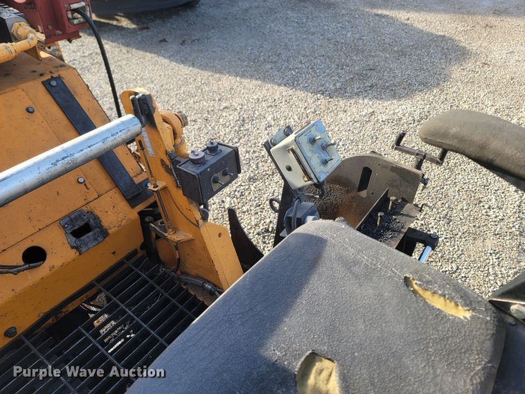 image for item MH9604 2006 LeeBoy 8515R  paver