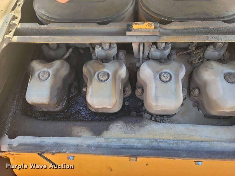 image for item MH9604 2006 LeeBoy 8515R  paver