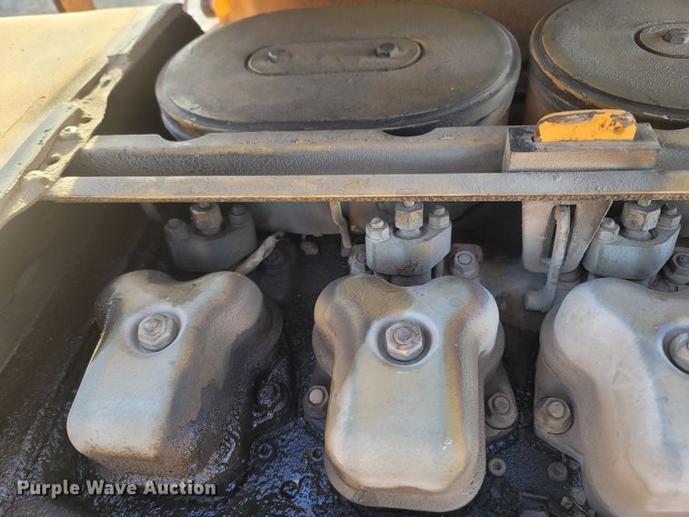 image for item MH9604 2006 LeeBoy 8515R  paver