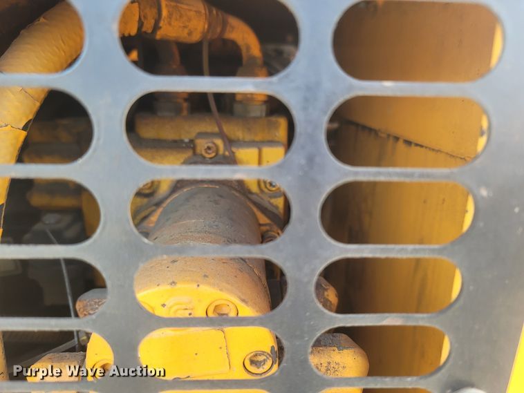 image for item MH9604 2006 LeeBoy 8515R  paver