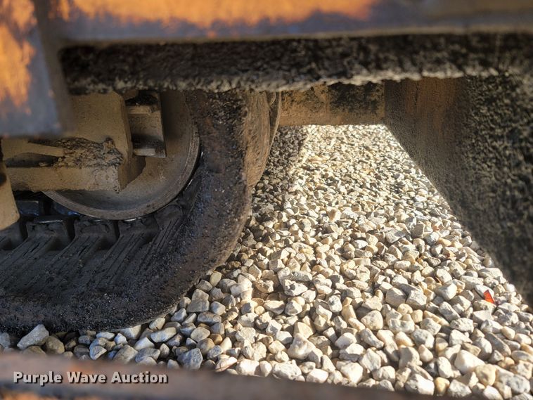 image for item MH9604 2006 LeeBoy 8515R  paver