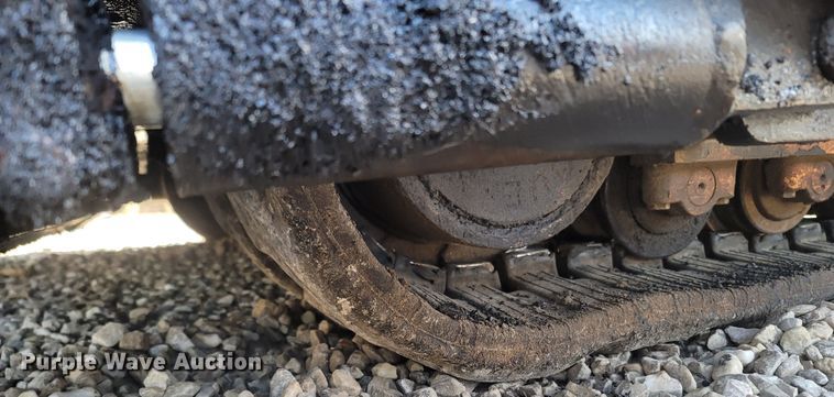 image for item MH9604 2006 LeeBoy 8515R  paver