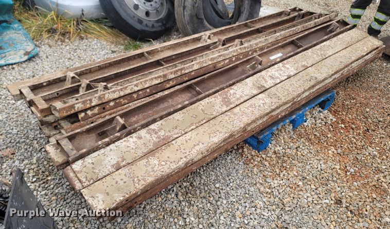 image for item MH9609 (32) concrete paving forms