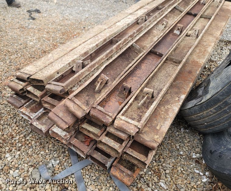 image for item MH9609 (32) concrete paving forms