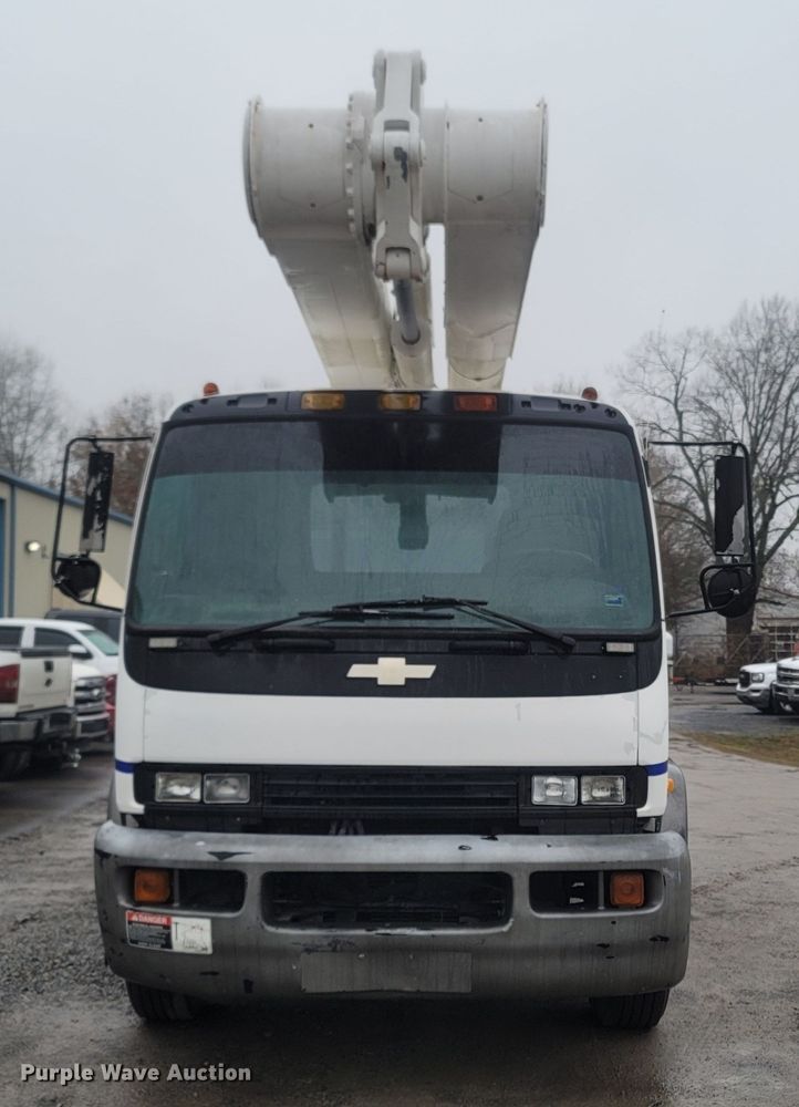image for item MH9610 2000 Chevrolet T8500  bucket truck