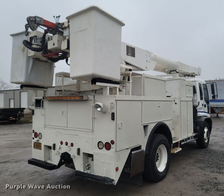 image for item MH9610 2000 Chevrolet T8500  bucket truck