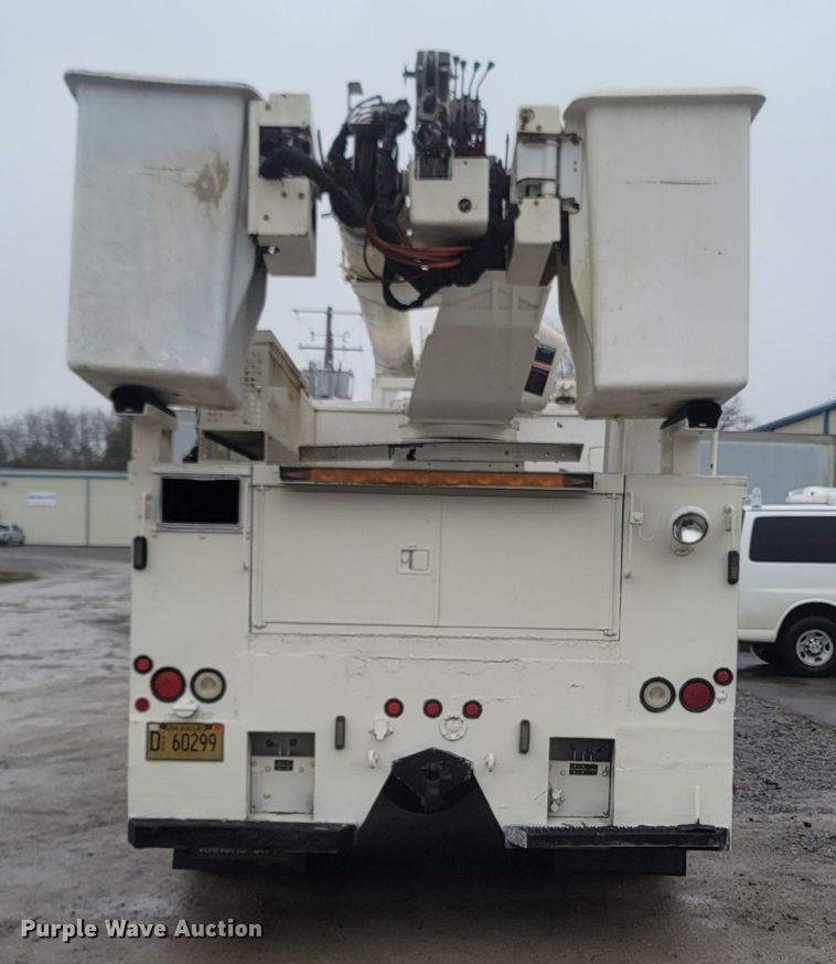 image for item MH9610 2000 Chevrolet T8500  bucket truck