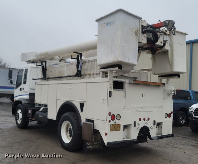 image for item MH9610 2000 Chevrolet T8500  bucket truck